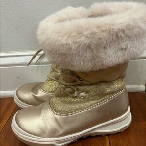 Snow boots for girls size 4. Used 2 times